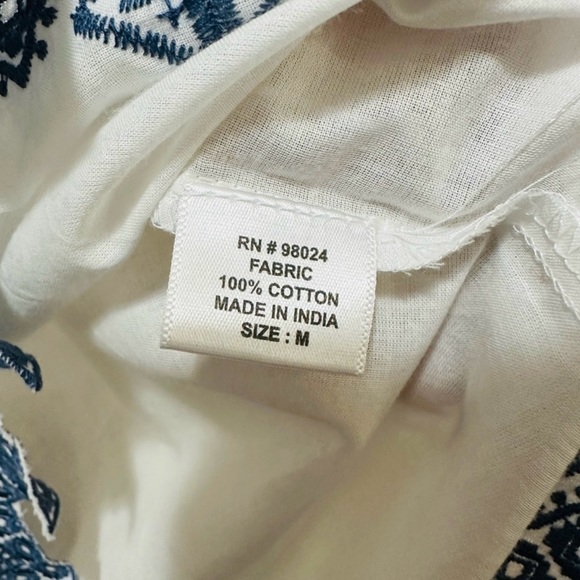 NWT Jennifer and Grace White & Blue Eyelet Sleeveless 100% Cotton Blouse Medium - Picture 14 of 15